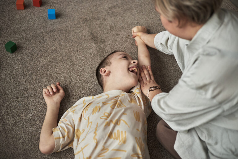 Rdzeniowy Zanik Mięśni (SMA): Jak Metoda PRAGMA™ Może Pomóc